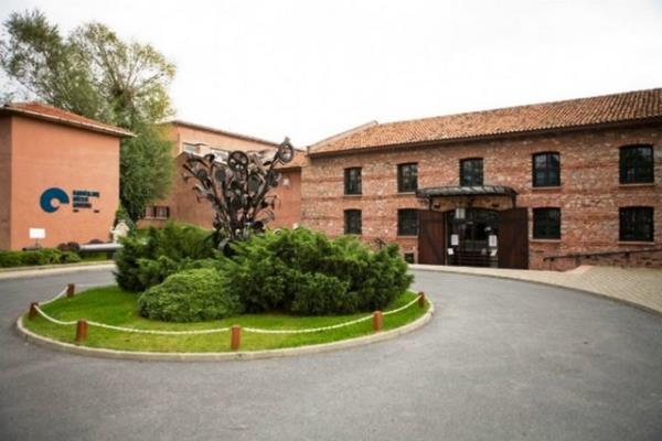 <b>Rahmi M. Ko Mzesi</b>