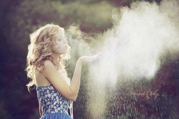 TOZ ZLER: Set zerindeki toz lekelerini, bayat ekmek kenarlaryla ovalayarak karabilirsiniz