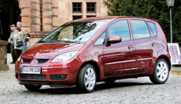 <p><b>6- MITSUBISHI COLT DI-D </b></p>  Otomatik anzmanl ve dizel motorlu kkler arasndaki liderlik 5.8 lt/100 km'lik deeriyle Mitsubishi Colt 1.5 DI-D Allshift'in.