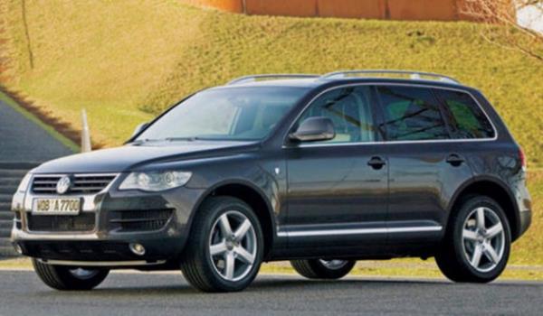 <p><b>32- VW TOUAREG R5 TDI </b></p>  VW'nin 2.5 lt'lik dizel motorlu Touareg modeli ortalama 10.4 lt/100 km tketir.