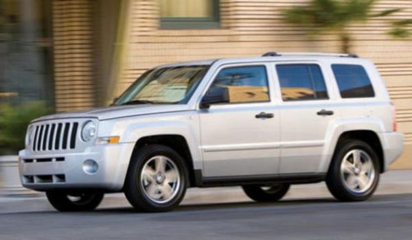 <p><b>30- JEEP PATRIOT/COMPASS 2.0 CRD </b></p>  Compass ile platform kardei olan Patriot, 2.0 lt?lik dizel motorunda ortalama 6.5 lt/100 km?lik tketim deerini yakalar.