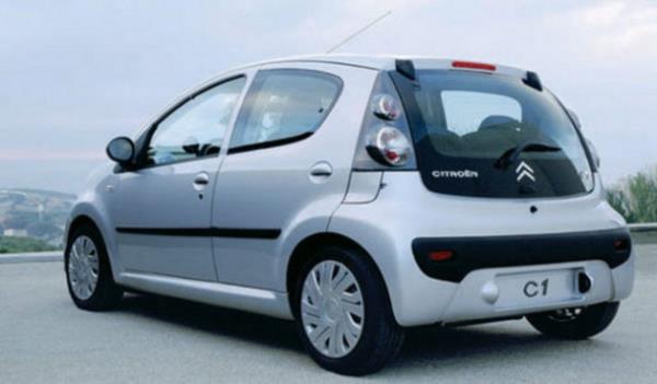 <p><b>1- CITROEN C1 1.0 </b></p>  Kk snfta 4.1 lt/100 km yakt tketimiyle en cimri otomobil.