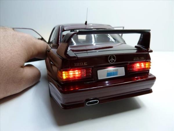 Mercedes 190E ( el ile frene basldnda stop lambalar yanyor.)