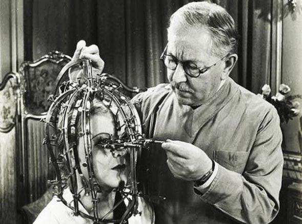 Baz bulular var ki insanln bugnk teknolojiye ulamasnda ok nemli bir rol oynad. Ama bazlar var ki aradan asrlar gemesine karn halen ne iin icat edildii bulunamad.   <p><b>te soframzdaki yumurtay bile deitiren, dnyann en tuhaf ve insanln zemedii o tuhaf icatlar?</b></p>