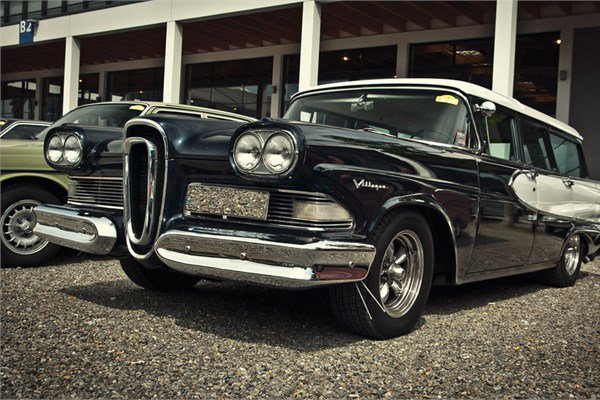 <br><b>1957 - Ford Edsel</b></br>  Ford'un 400 milyon dolar yatrm yapt araba 1957'de retime balad. 1960'ta ise retim durdu.