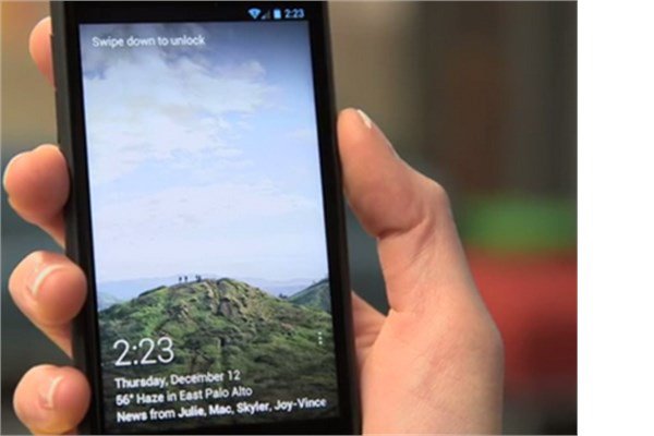 <br><b>2013 - Facebook Home</b></br>  Facebook Home ise baml kullanclarnn haricindekiler iin ana ekran karmaa haline getirmiti.