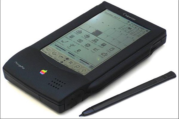<br><b>1993 - Apple Newton</b></br>  Apple'n her zaman bu kadar baarl olmadnn gstergesi olan bu rn 700 dolara piyasaya srlmt.