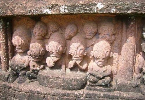 Heykel 'Reptilianlar', Fransz Polinezyas, Nuku Hiva adas