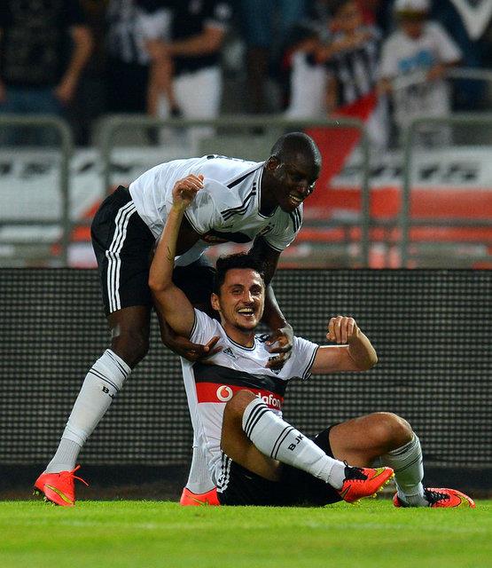 Demba Ba kanatlandrr.