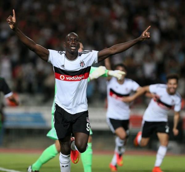 Demba ba Allah'n hakk 3'tr diyerek hatrick yapt heralde