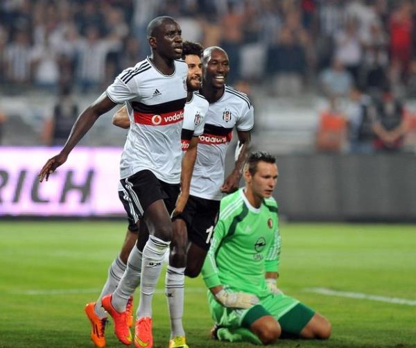 Almeida'y senelerdir bize forvet diye yedirdiler. Marketim olsa kasay emanet etmem. Yaasn Demba Ba :)