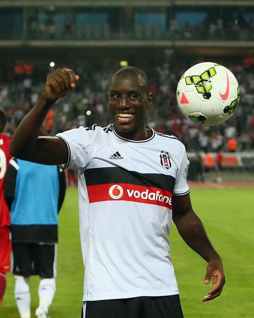 Demba Ba bu akam gnn tm farz namaz borlarn dedi