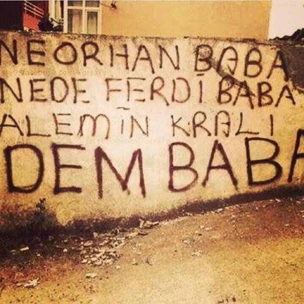 Siz daha kim oldugunu renmediniz sanrm! Ne ferdi baba ne mslm baba alemin kral DemBa Ba!