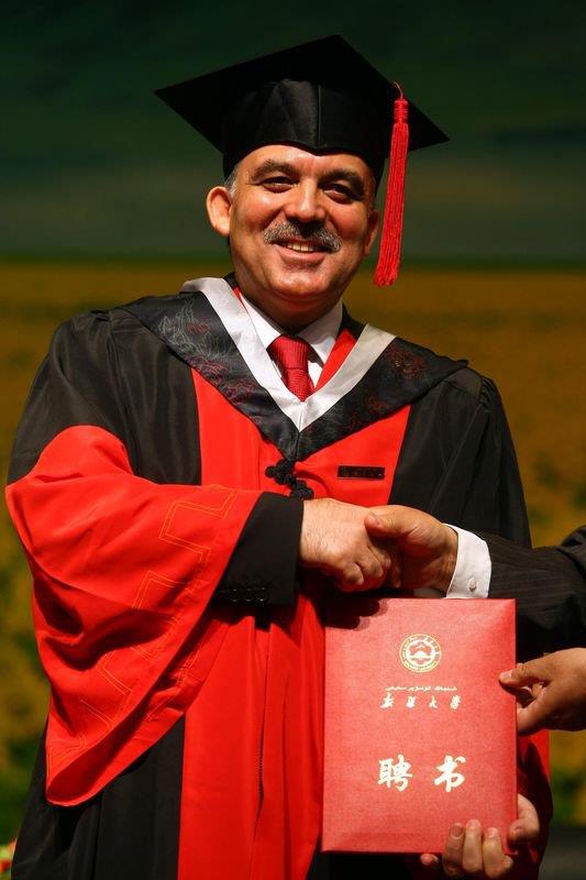 Cumhurbakan Gl, 50. Cumhurbakanl Bisiklet Turu'nun tantm organizasyonu kapsamnda, ankaya Kk'nde kaskn takarak pedal evirmiti.