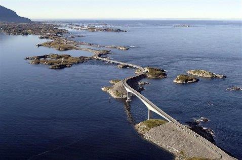 Atlantik Yolu, Norve ulusal 64 yolunun bir paras ve Averoy adasyla Eide adasn birbirine balyor.