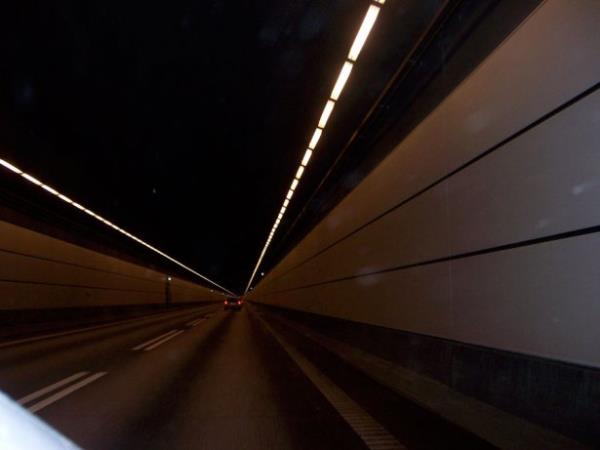 Kprnn denizden ykseklii 57 metredir ancak kpr boazn yarsnda bitip deniz altnda tnelle birleir.