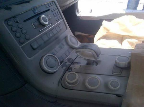 Fakat otomobilin bulunduu konteyner Arjantin aklarnda denize dt.