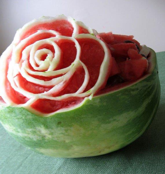 Karpuz oyma sanat dnyada deiik rnekleri olan birbirinden gzel ekiller ile insanlarn gz zevkine hitap eden deiik almalardan birisi.