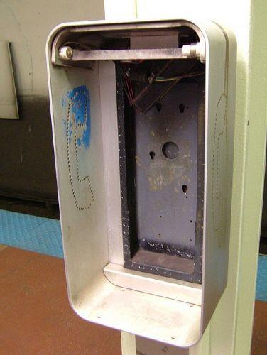 <p><b>Gnmzde olduka yaygnlaan internet sayesinde onlara duyulan ihtya azald...</b></p>  Halka ak telefonlar