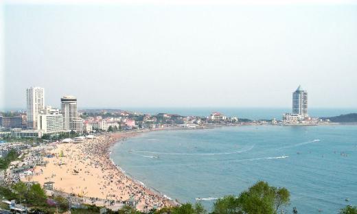 <p><b>Deniz ve kumsal yosunlarla kapland</b></p>    in'in dousundaki Qingdao kenti kumsallaryla nl. Qingdao liman ehri ilgin bir olaya tanklk ediyor; Denizin st ve kumsal tonlarca yosunla kapland, halk yine de plaja gitmekten vazgemedi.