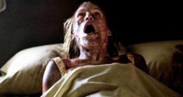 Hastalarn dirseklerinde ve kasklarnda mor kabarklklar oluuyor ve ksa srede yumurta byklne ulap sertleiyordu. Bu yumurtalar patladnda iinden pis kokulu siyah bir madde fkryordu ancak bu rahatlama are olmuyordu.