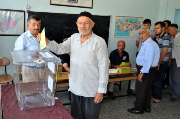 Yaklak 53 milyon semen yeni Cumhurbakan'n semek zere sandk bana gitti.