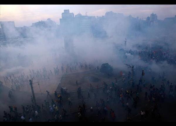 11 yl aan babakanlnda Erdoan'a kar en byk muhalefet, Gezi Park eylemleriydi. stanbul Taksim'de yer alan aalarn kesilmesine kar balayan kk apl gsteriler, Erdoan'n sert tutumuyla hkmet kart protestolara dnt. Trkiye'nin onlarca ehrinde binlerce insan sokaa kt.