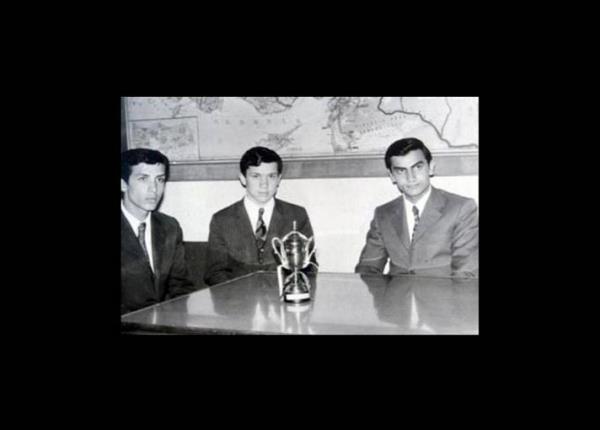 Trkiye'nin 12. Cumhurbakan Recep Tayyip Erdoan, siyaset sahnesine 1976 ylnda girdi. Milli Selamet Partisi Beyolu genlik kolu bakanlna seilen Erdoan, daha sonra stanbul tekilatnda ayn grevi yrtt.