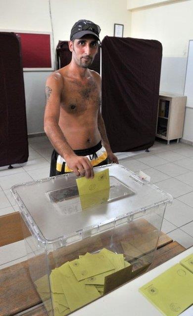 Plajdan sandk bana gelen vatandalar ise olduka dikkat ekiciydi.