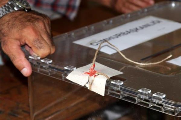 Yeni cumhurbakan 5 yl grev yapacak ve 5 yl sonra yaplacak seimlere de katlabilecek.