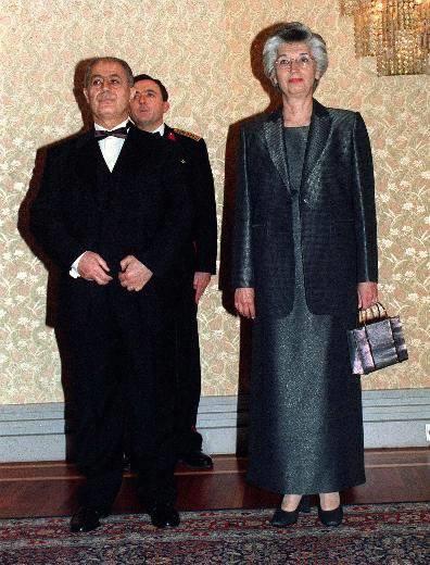 <br>SEMRA SEZER </br>  16 Mays 2000`de greve balayan Trkiye`nin 10. Cumhurbakan Ahmet Necdet Sezer`in ei Semra Sezer, 28 Austos 2007`de tarihine kadar Kk'e ev sahibelii yapmt.