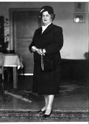 <br>MELAHAT GRSEL </br>  Trkiye`nin 4. Cumhurbakan olan Cemal Grsel`in ei olan Melahat Grsel, 6 yl Cumhurbakanl kknn sahibeliini stlendi. Trkiye'nin 4. firt lady'si olan Grsel, einin rahatszl sonucu 28 Mart 1966`da TBMM tarafndan grevinden alnmasna kadar bu unvan korudu.