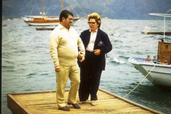 <br>SEMRA ZAL</br>   9 Kasm 1989'da Kk'e kan Turgut zal`n ei Semra zal, einin vefat ettii 17 Nisan 1993 tarihlerine kadar ankaya Kk`nn ev sahibeliini yapmt. Trkiye'nin 8. first lady'si olan Semra zal, sadece 4 yl Kk'te yaad.