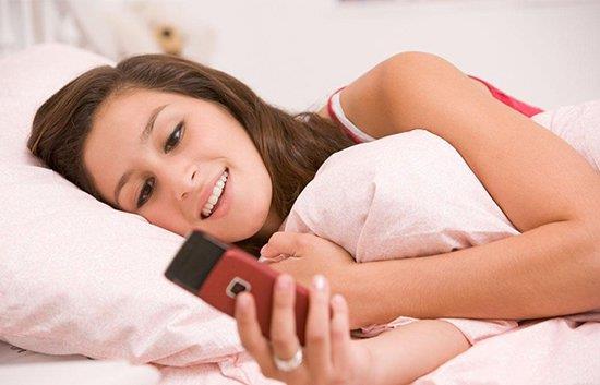 <p><b>Yemek tarifleri</b></p>    Hem lezzetli tarifler hazrlamak, hem de diyetinize salkl yiyeceklerle devam etmek istiyorsanz bu uygulama tam size gre. Her yemek iin kalori hesabn renebileceiniz bu uygulama sayesinde, kendiniz ve sevdikleriniz iin salkl nler hazrlayabilirsiniz.