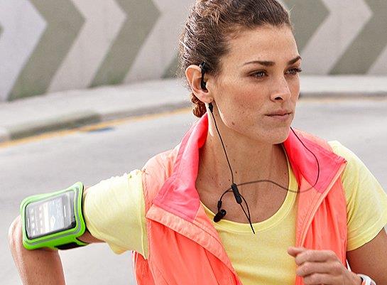 <p><b>Spor yapmay sevenler iin: Moves</b></p>    Moves uygulamas gn iinde attnz tm admlar saymanz salyor. nemli olan telefonunuzu cebinizde ya da antanzda tayor olmanz. Bylelikle attnz admlarn net saysna ulaabilmeniz mmkn.