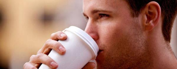 Uygun hcre fonksiyonu, parlak bir cilt ve formda bir vcut iin vcudunuz susuz kalmamal. Bu nedenle, sabahlar 2-3 bardak kahve olmadan yaayamyorsanz, en azndan daha fazla su ierek bunu dengelemeye aln.