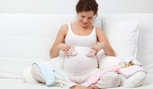 Cinsiyet rahme cenin yerletii anda belli olmakla beraber ultrasonda ancak 11-12. hamilelik haftasnda yzde 90 doruluk pay ile, 17. haftada ise yzde 100 tespit edilerek sylenebiliyor.