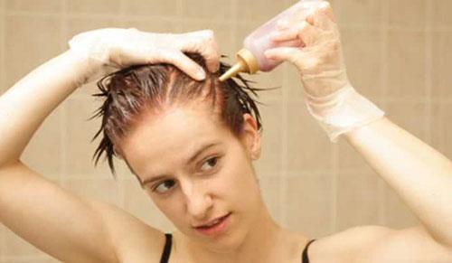 Bugne kadar sa boyama sonras bebee zararl olduu ispatla gsterilmi bir vaka haberi de yok. Aslnda dikkat edilmesi gereken nokta; kuafr salonu ortamnda boya kokusunu uzun sre solumamak. Bununla birlikte, bitkisel bir boya ve havadar (bol oksijenli) bir ortam tercih edilmeli.