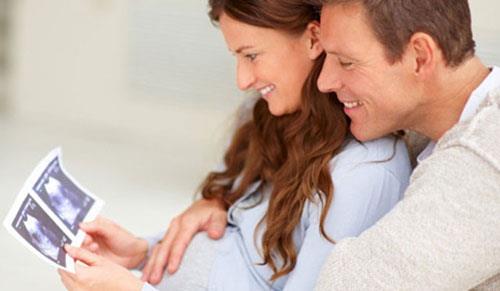 Dolaysyla  hamilelikte bebein kalp atlar izlendikten sonra 4 temel ultrason takibi bebein sal iin yeterli oluyor. 15 gnde bir ultrasona girerek bebee baklmasnn hibir faydas olmayaca gibi, fazla sayda ultrason takibi nedeniyle bebekte baz risk artlarnn (ses dalgalarnn bebek zerine etkisi) oluabileceine dair veriler artyor.