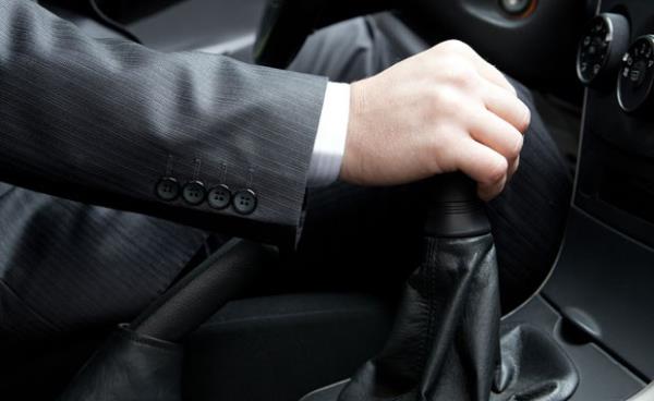 Daha yksek bir viteste yava gitmek daha az yakt tketir. Her frsatta vites arttrmak en iyisidir.