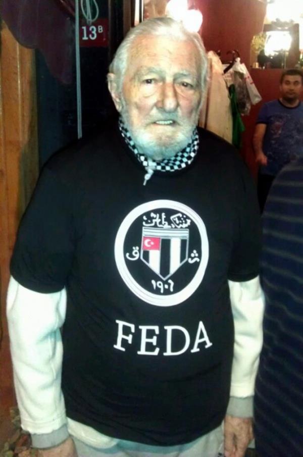 Sleyman Seba, Beiktay Futbol ubesi'nin Kurucusu eref Bey'n vefat etmeden nceki son sz olan 'FEDA'dan retilen tirt giyerek, desteini gsterdi.  27/05/2012
