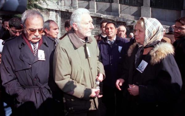 Ani kalp durmas sonucu vefat eden gazeteci slam upi iin, Trkiye Gazeteciler Cemiyeti'nde dzenlenen trene Sleyman Seba da katld.  07/02/2001