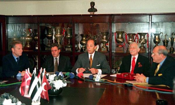 20 Mays'ta yaplacak futbol malarnn naklen yaynyla ilgili ihaleden nce biraraya gelen Galatasaray Bakan Faruk Sren, Beikta Bakan Sleyman Seba ve Fenerbahe Bakan Aziz Yldrm , havuz ssteminde yer almayacaklarn sylediler.  17/05/1999