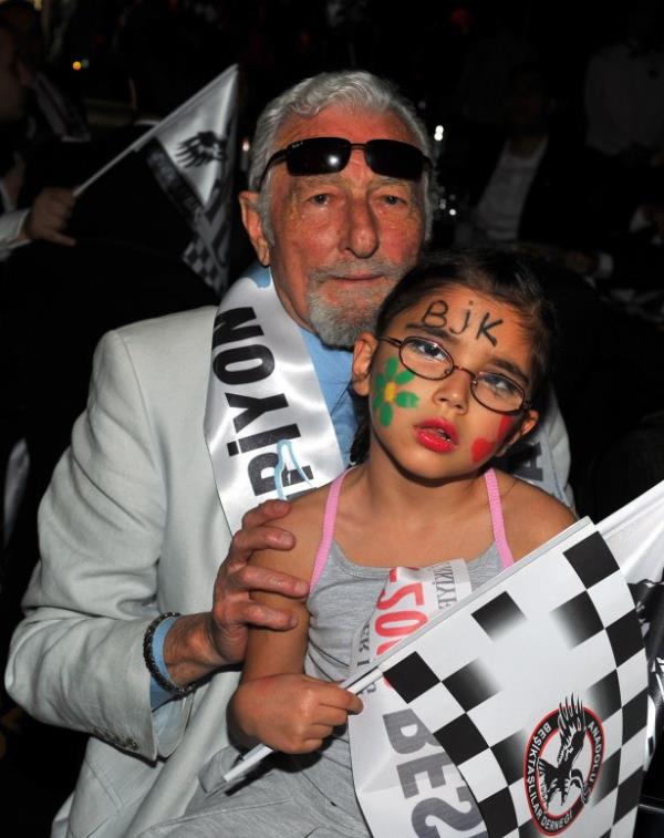 Anadolu Beiktallar Dernei, ampiyonluk kutlamas yapt.  11/06/2009