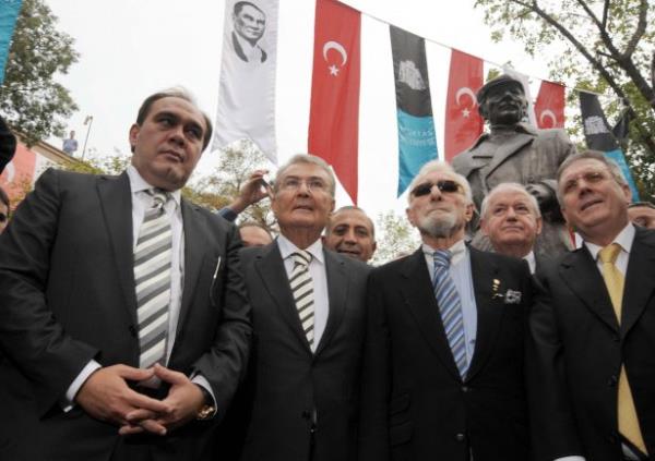 Beikta'taki Vinezade Park'nda yaplan Sleyman Seba heykeli trenle ald.  18/10/2008