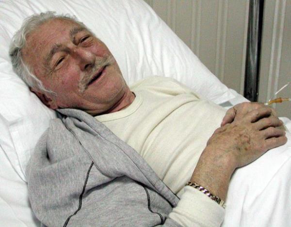 Uluda Universitesi Tp Fakltesi Hastanesi'nde kapal prostat ameliyat olan Sleyman Seba, Kocaelispor'un Beikta' 4-0 yendii Trkiye Kupas finaliyle ilgili olarak, "Yenilgi olur ama 4-0 ar bir sonu" dedi.  04/04/2002