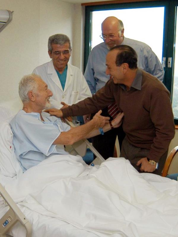 Anjiyo olan Beikta Onursal BakanSleyman Seba'y eski ynetici hsan Kalkavan yanlz brakmad.  21/12/2004