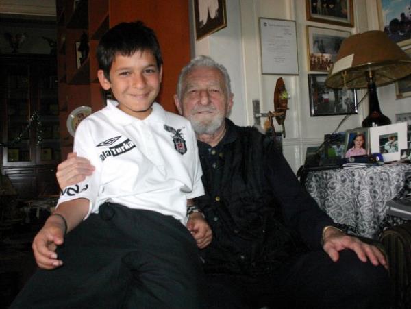 Newcastle United'n talip olduu Beikta'n minik futbolcusu Kubilay Yavuz, Sleyman Seba'y ziyaret etti.  10/04/2008