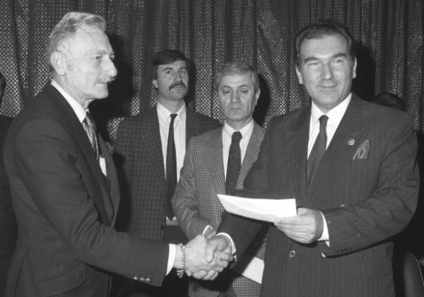 Devlet Bakan smet zarslan, Spor Toto Tekilat Mdrl tarafndan dzenlenen Ayn Baarl Takmlar dl datm trenne katld. zarslan, Beikta takmnn dln, Bakan Sleyman Seba'ya verdi.