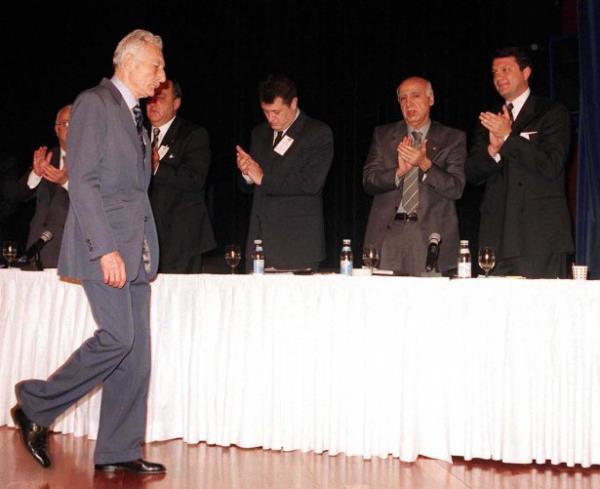 Beikta Kulb Olaan Mali Genel Kurul toplants yapld. Bakan Sleyman Seba, toplantda gorevi brakacan aklad.  13/02/2000